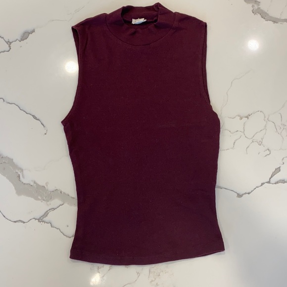 Maroon Sleeveless Turtleneck - Picture 1 of 2